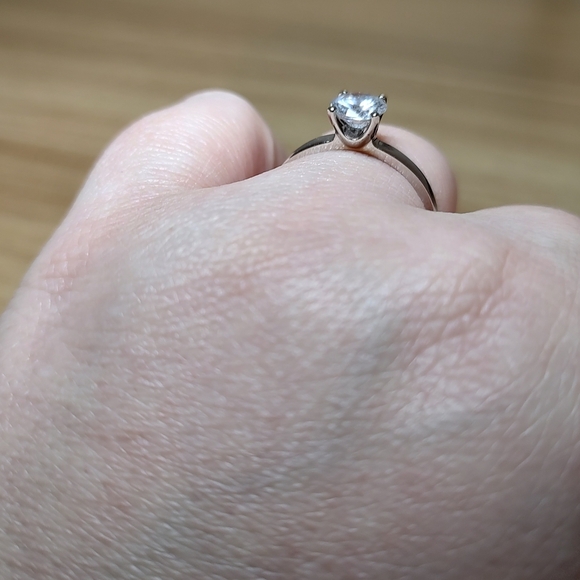 Cubic Zirconia Silver Ring Size 10 Simple  & Elegant Jewelry Women - Picture 4 of 4